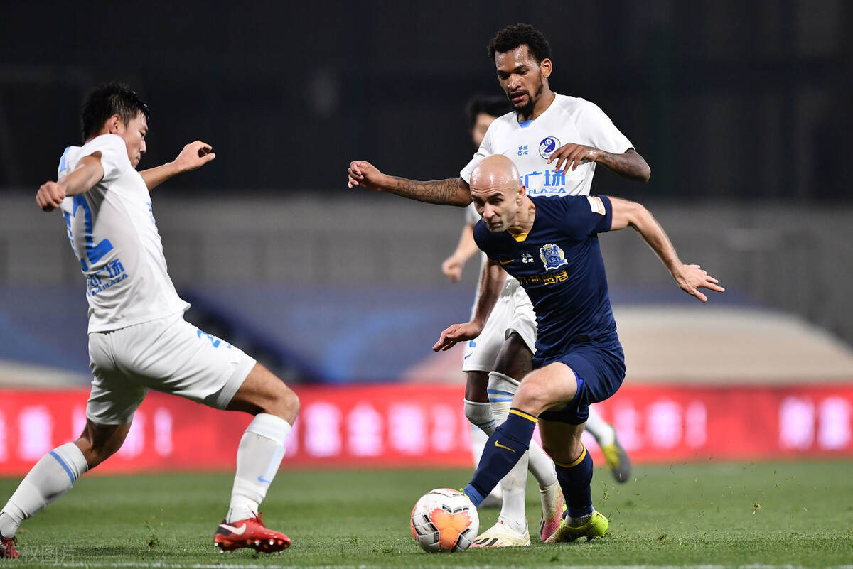  JackeyLove意外战胜掘金，重返赛场引爆全场！引发球迷热议