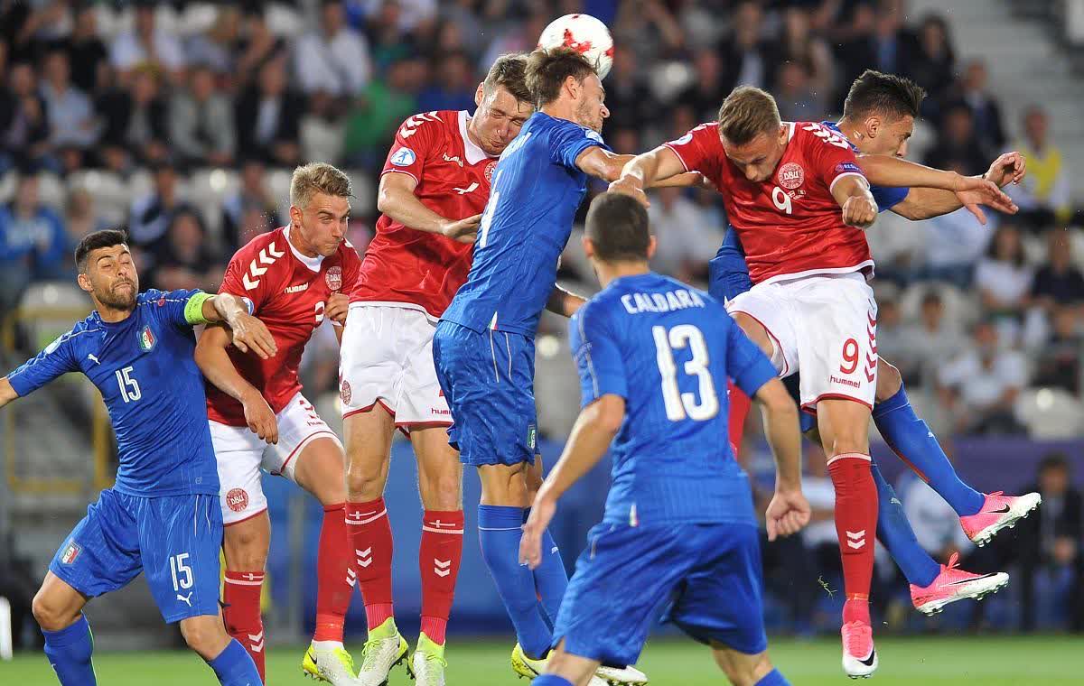 荷甲赛程吃紧;巴塞罗那加时末段临场应变;气氛紧张;临场指挥获称赞的简单介绍 荷甲赛程吃紧;巴塞罗那加时末段临场应变;气氛紧张;临场指挥获称赞的简单介绍